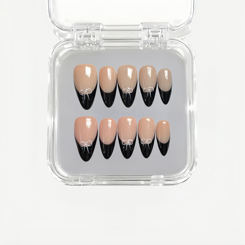 Noir with a Bow A011